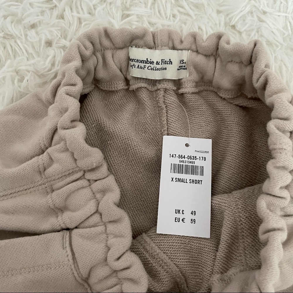 Abercrombie and Fitch Ruffle Waist Joggers - Picture 2 of 7